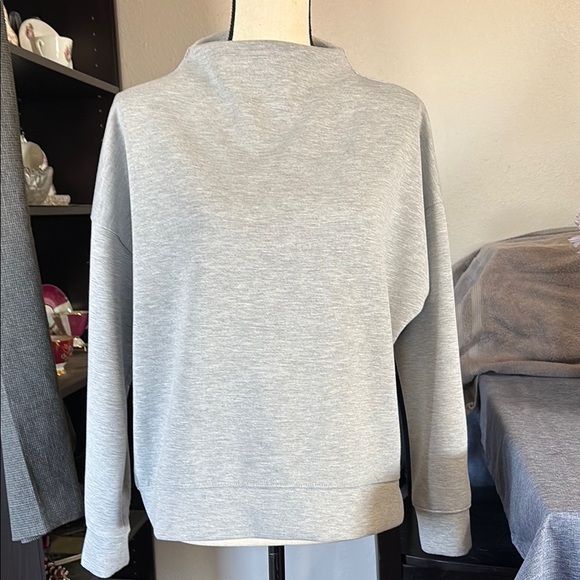 NWOT Prologue Size M Higher Neck Sweatshirt - Picture 1 of 6